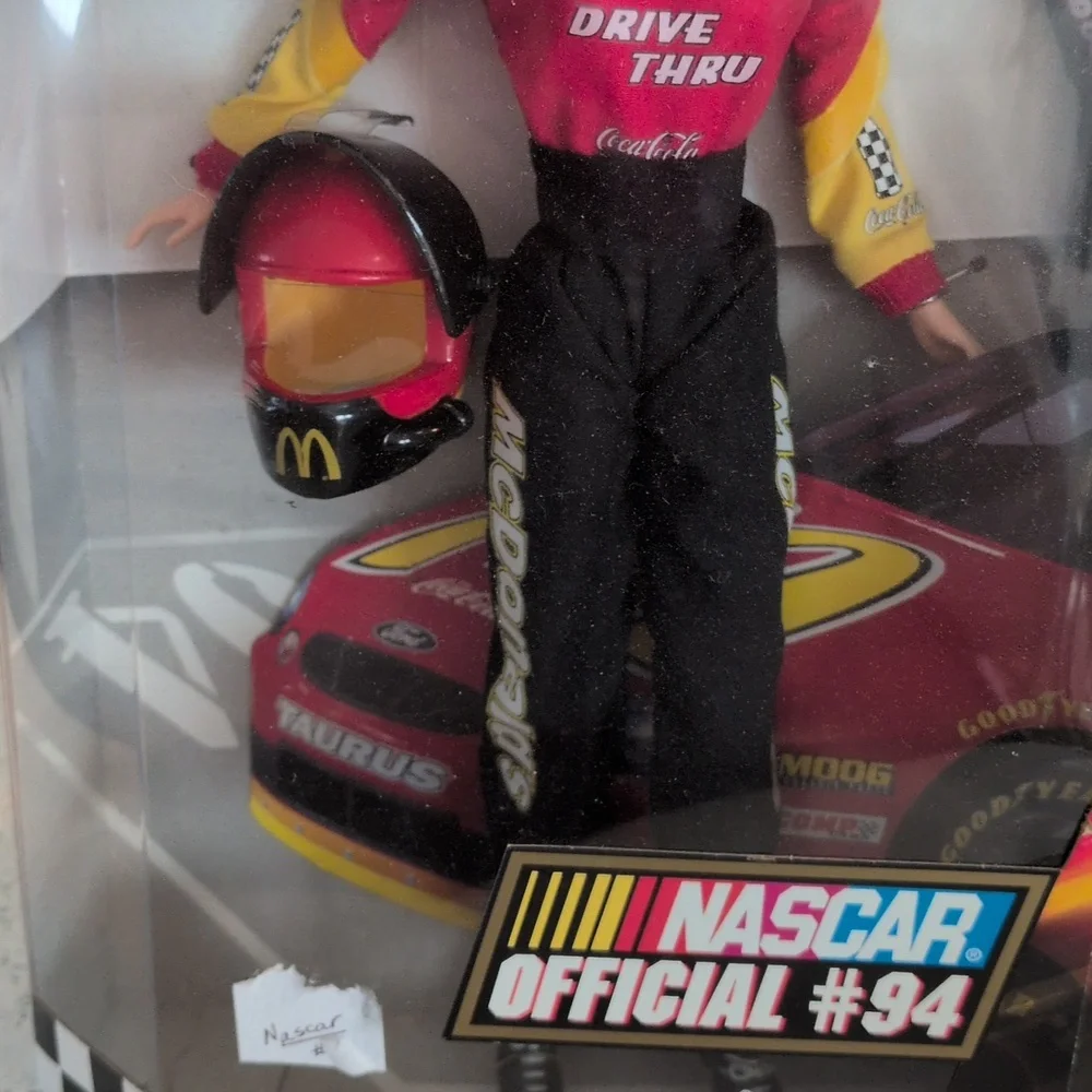 Barbie NASCAR Official #94 Doll - Red and Black Outfit 1999 Collector Edition - Picture 4 of 7